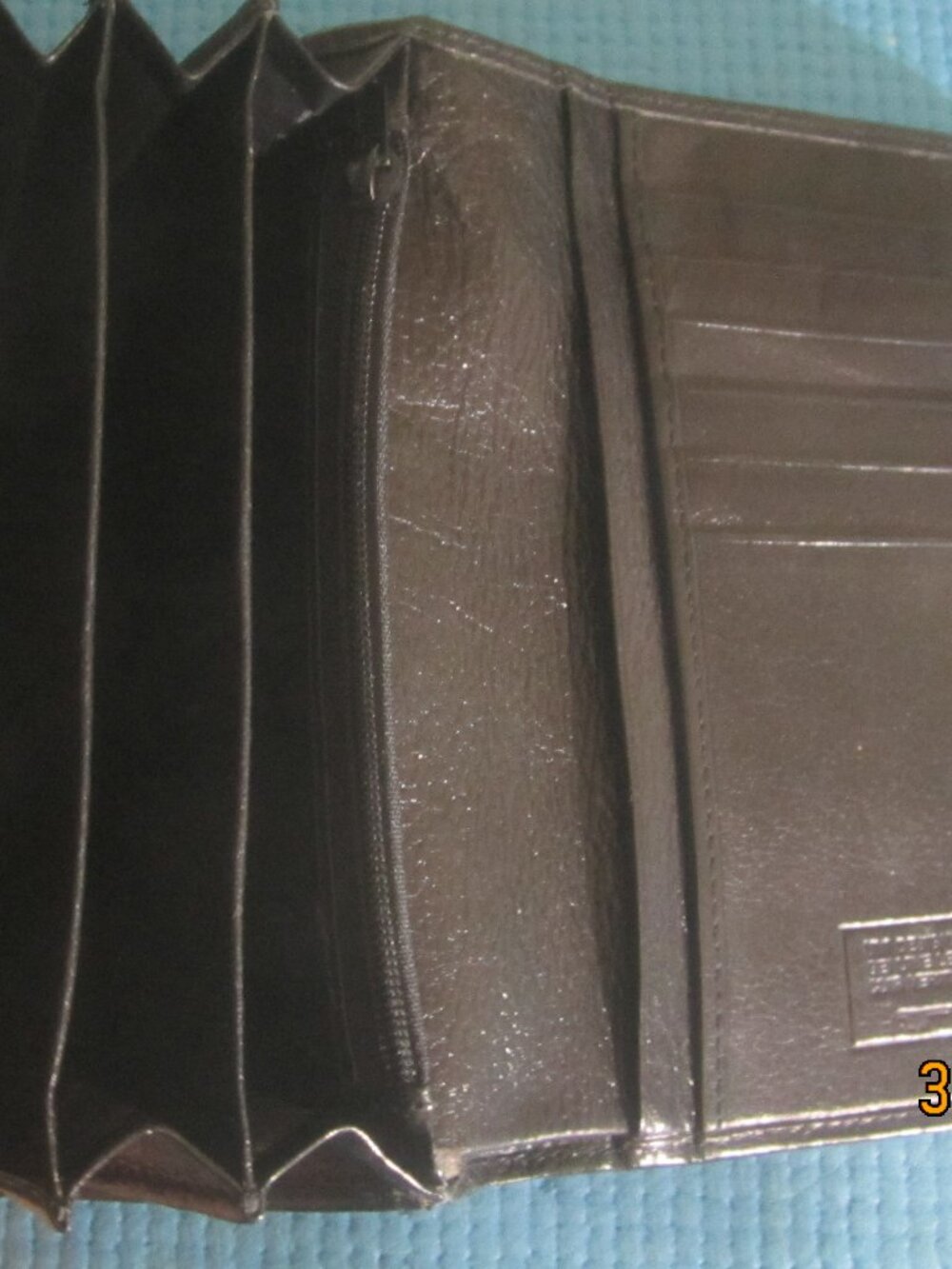 UMI Leather Wallet - Picture 3 of 3